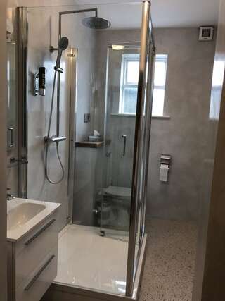 Гостевой дом The Eyre Square Townhouse Голуэй Семейный люкс-4